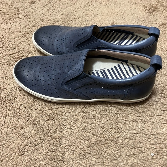 NWOT Taos Court Leather slip one - blue - Picture 3 of 3